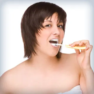 woman-brushes-teeth